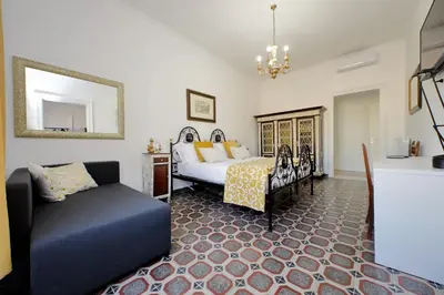 a bedroom with a bed and a couch at YCH-Luminoso appartamento per 8 pax in Rome
