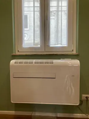 a window above a radiator in a room with a window at Casa MANÍ Campo de Fiori in Rome
